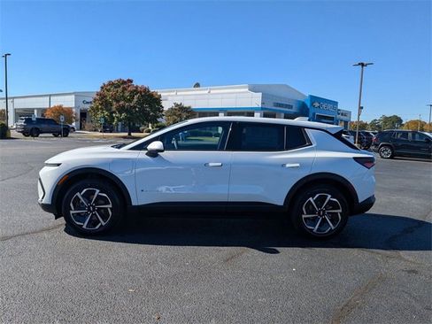 New 2026 Chevrolet Equinox EV LT image 6
