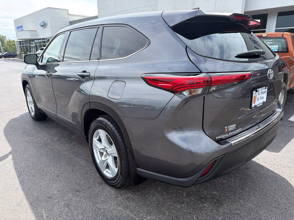 Used 2022 Toyota Highlander LE w/ Protection Package #3 (TMS) AWD/4WD image 3