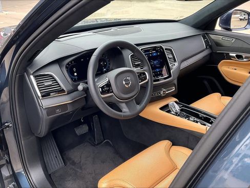 Used 2024 Volvo XC90 B6 Ultimate w/ Lounge Package image 17