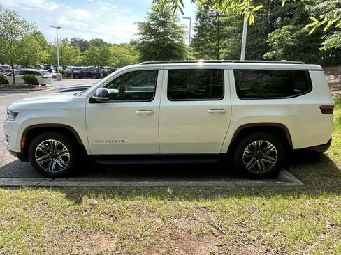 Used 2023 Jeep Wagoneer L Series II AWD/4WD image 2