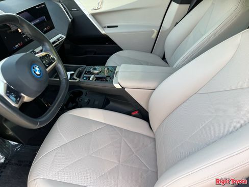 Used 2025 BMW iX xDrive50 w/ Sport Package AWD/4WD image 20