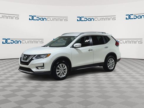 Used 2017 Nissan Rogue SV w/ SV Premium Package AWD/4WD image 4