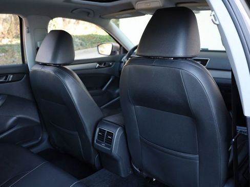 Used 2015 Volkswagen Passat TDI SE image 22