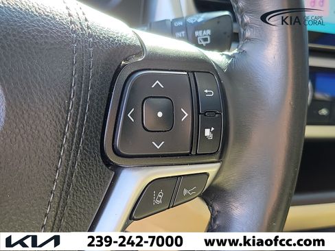 Used 2019 Toyota Highlander XLE FWD image 31
