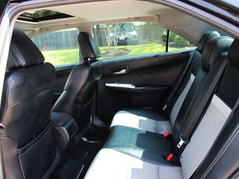 Used 2012 Toyota Camry SE FWD image 10