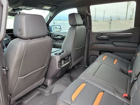Used 2024 GMC Sierra 1500 AT4 w/ AT4 Premium Package AWD/4WD image 11