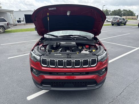 Used 2025 Jeep Compass Latitude AWD/4WD image 37