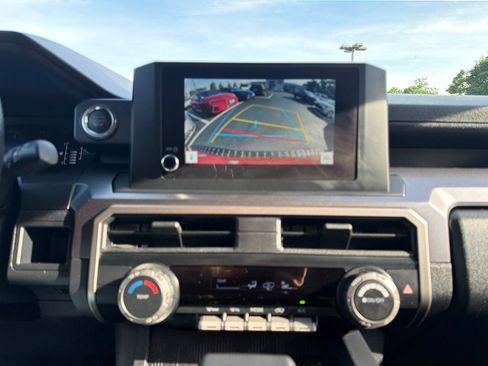 Certified 2025 Toyota 4Runner SR5 AWD/4WD image 30