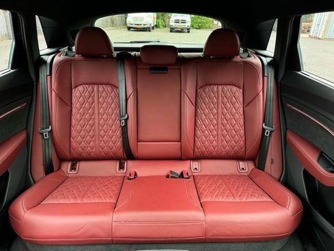 Used 2023 Audi e-tron S Prestige image 27