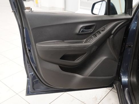 Used 2018 Chevrolet Trax LS FWD image 5