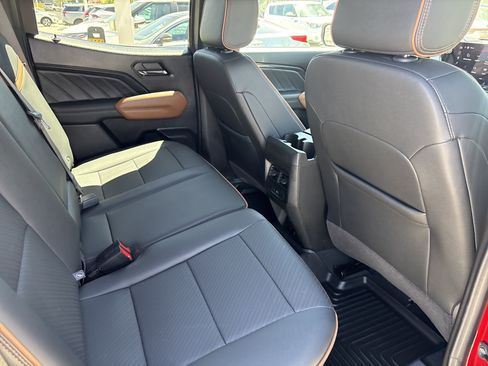 Used 2025 GMC Canyon AT4 w/ AT4 Premium Package AWD/4WD image 17