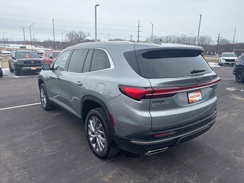 Used 2025 Buick Enclave Preferred image 3