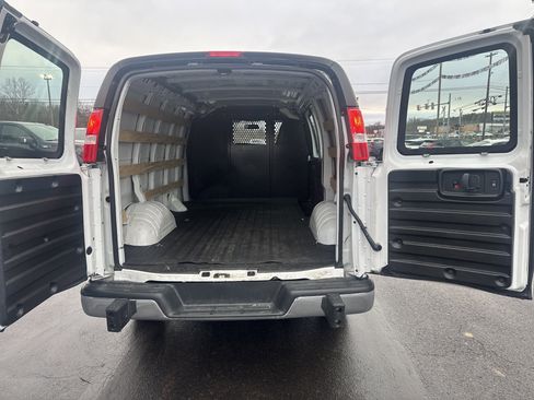 Used 2022 Chevrolet Express 2500 Work Van Full-size Cargo Van w/ Driver Convenience Package image 5