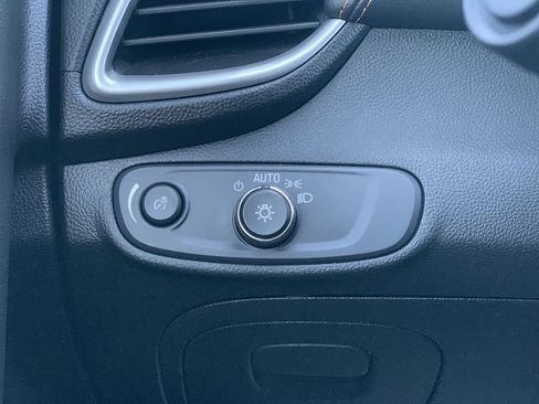 Certified 2022 Chevrolet Trax LT w/ LT Convenience Package image 15