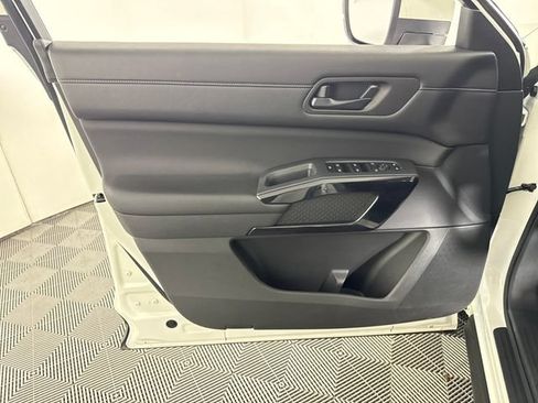 Used 2024 Nissan Pathfinder SV AWD/4WD image 30
