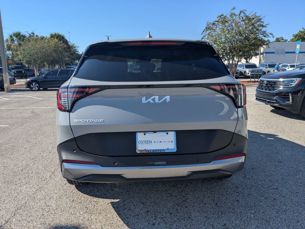 Used 2026 Kia Sportage EX FWD image 5