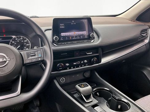Used 2023 Nissan Rogue SV image 6