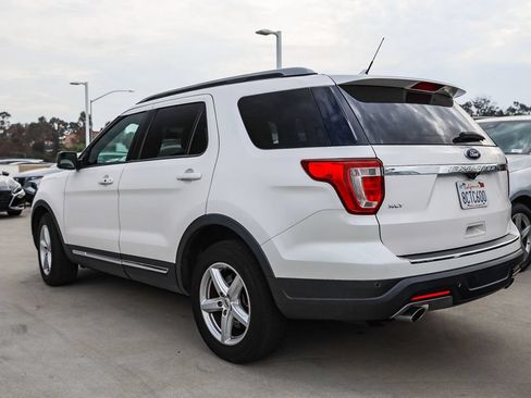 Used 2018 Ford Explorer XLT w/ Equipment Group 202A FWD image 6