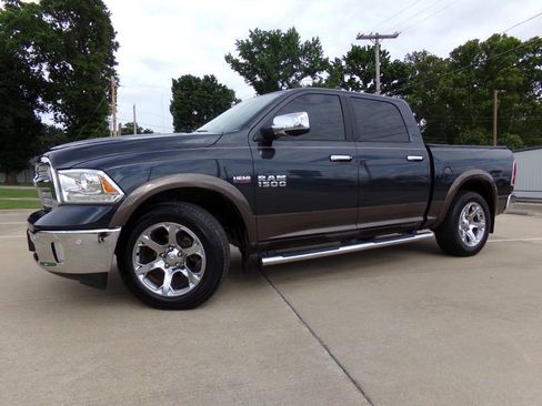 Used 2017 RAM 1500 Laramie w/ Convenience Group RWD image 4