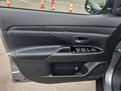 Used 2020 Mitsubishi Outlander SE image 17