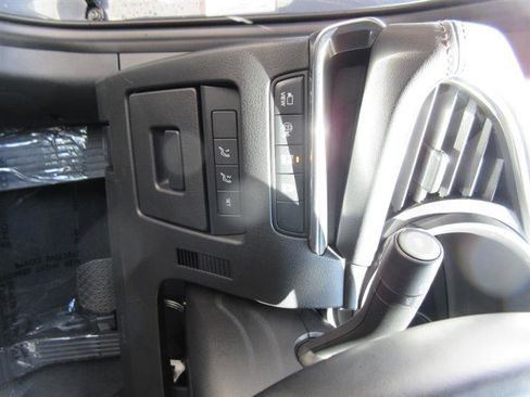 Used 2025 MAZDA MAZDA3 Hatchback w/Premium Plus Pkg image 13