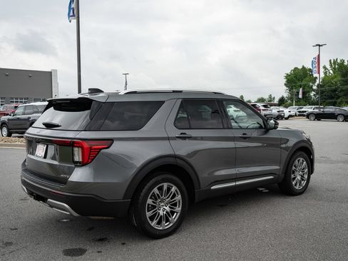 Used 2025 Ford Explorer Platinum AWD/4WD image 10