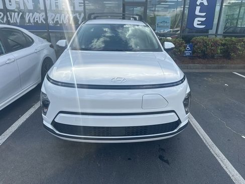 Used 2024 Hyundai Kona SEL image 2