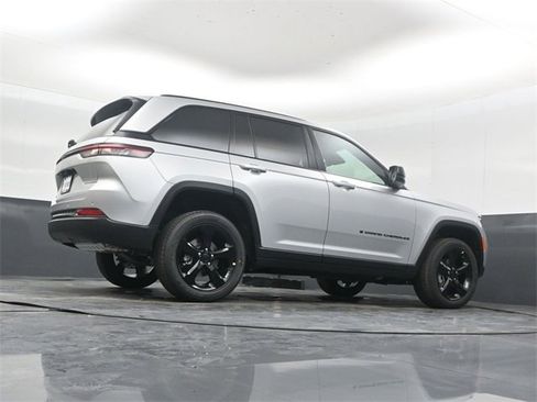 New 2025 Jeep Grand Cherokee Altitude image 37