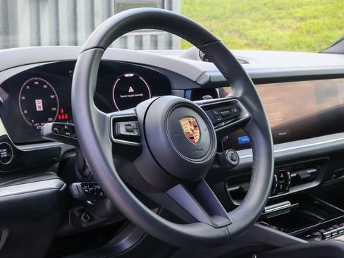 Certified 2025 Porsche Cayenne S AWD/4WD image 37