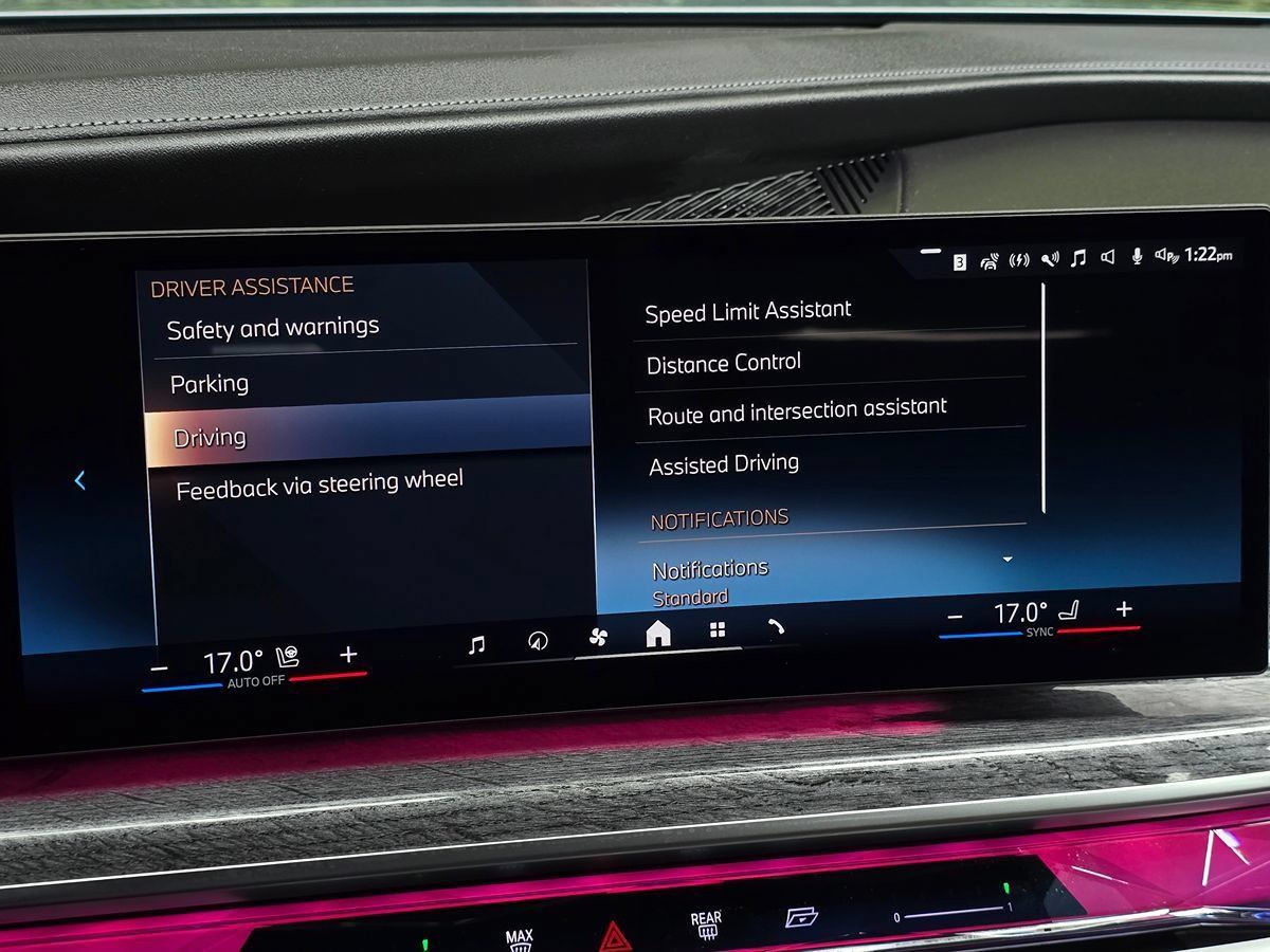 Used 2024 BMW i7 xDrive60 AWD/4WD image 65
