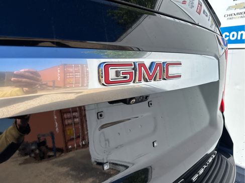 Used 2024 GMC Yukon XL Denali w/ Denali Reserve Package AWD/4WD image 18