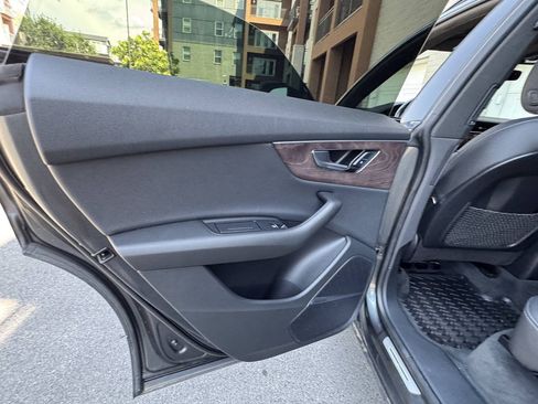 Used 2019 Audi Q8 Premium Plus w/ Premium Plus AWD/4WD image 27