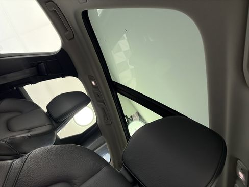 Used 2024 Volvo XC60 B5 Plus AWD/4WD image 19
