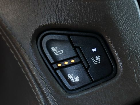 Used 2018 GMC Yukon Denali w/ Denali Ultimate Package image 37