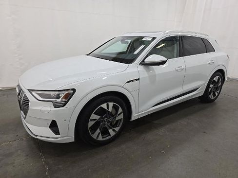 Used 2023 Audi e-tron Premium Plus w/ Premium Plus Package AWD/4WD image 4