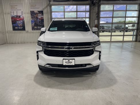 Used 2023 Chevrolet Suburban LS AWD/4WD image 2