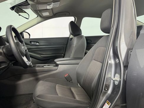Used 2025 Nissan Altima 2.5 SV FWD image 18