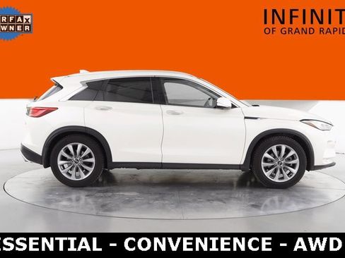 Used 2021 INFINITI QX50 Essential w/ Convenience Package image 2