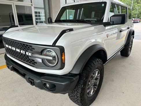 Certified 2025 Ford Bronco Badlands AWD/4WD image 3
