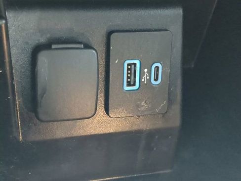 Used 2021 Ford Explorer XLT image 21