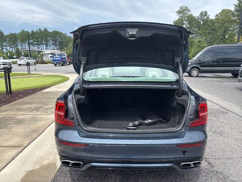Used 2022 Volvo S60 T8 R-Design Expression w/ Advanced Package image 9