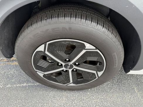 Certified 2025 Kia Niro LX FWD image 42