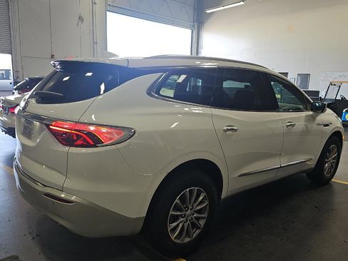Used 2024 Buick Enclave Premium image 4