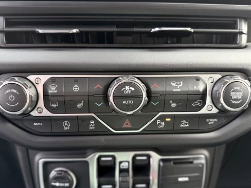 New 2026 Jeep Gladiator Mojave w/ Safety Group image 23