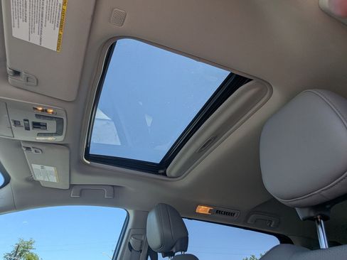 Used 2024 Toyota Sienna XLE FWD image 30