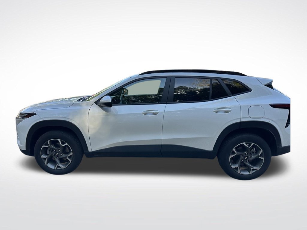 Used 2024 Chevrolet Trax LT w/ LT Convenience Package FWD image 2