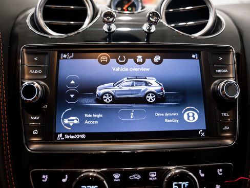 Used 2018 Bentley Bentayga image 73