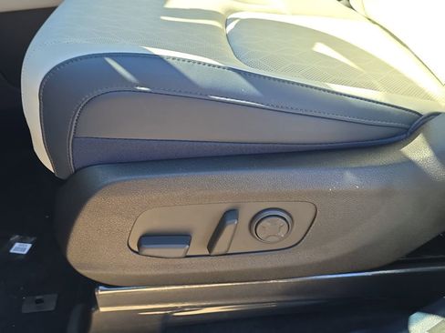 New 2026 Kia Carnival EX FWD image 22