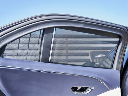 Used 2024 Bentley Flying Spur V8 image 45