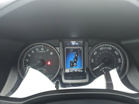 Used 2017 Toyota Tacoma TRD Sport image 15